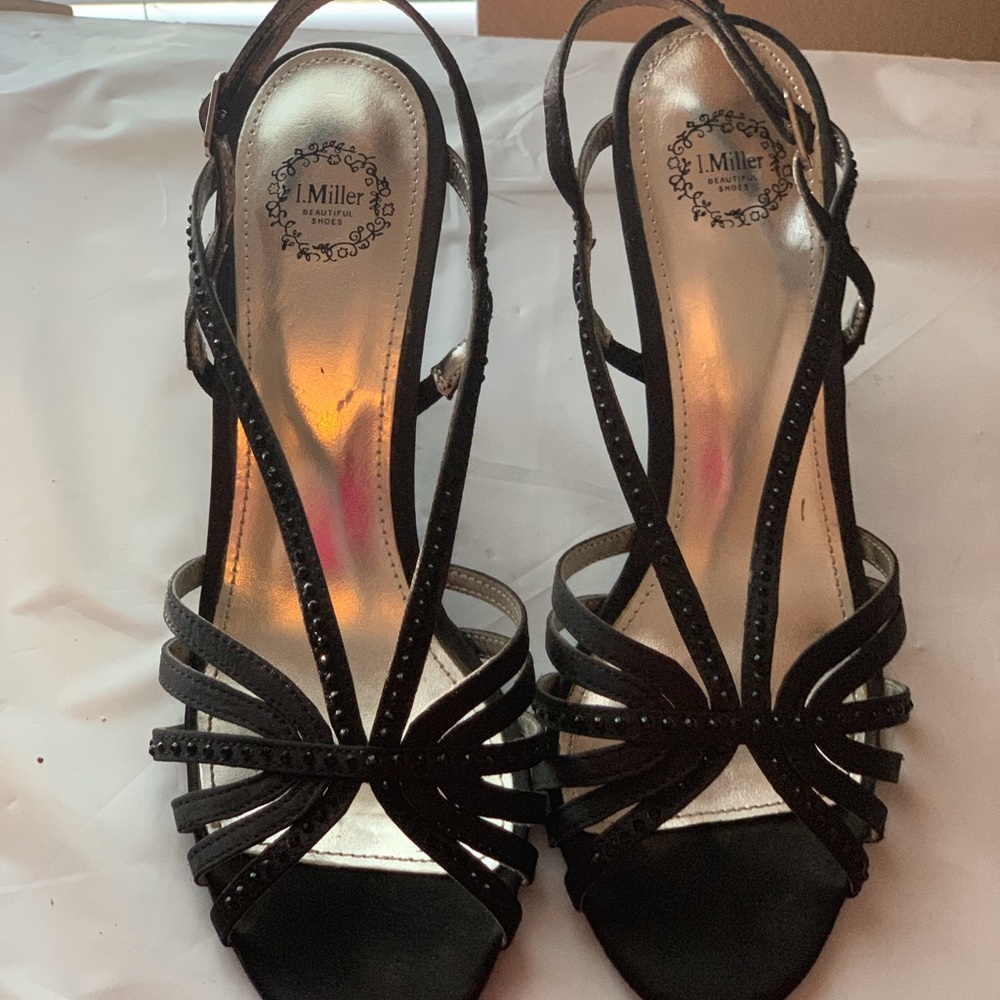 ***3 for 25*** I Miller sandals 7